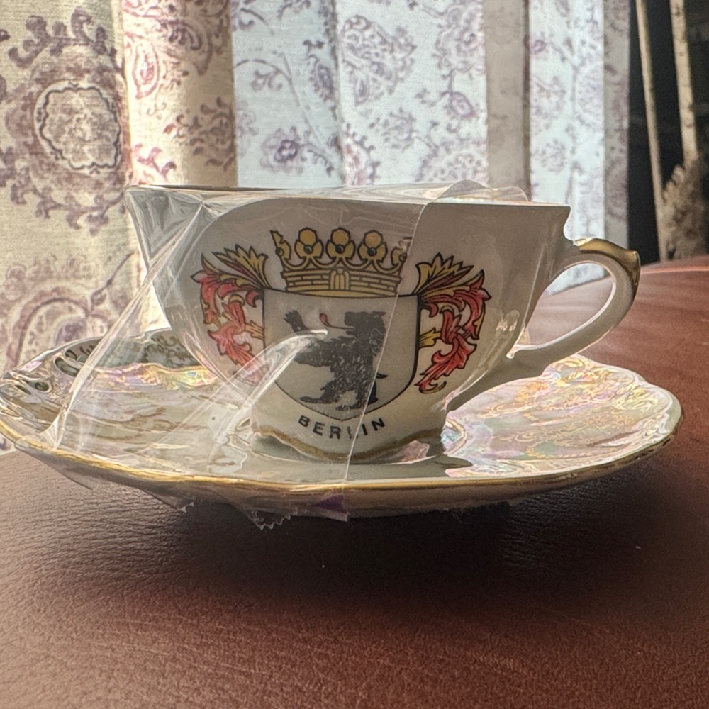 Berlin Themed Teacup and Saucer SetBerlin vintage teacup set